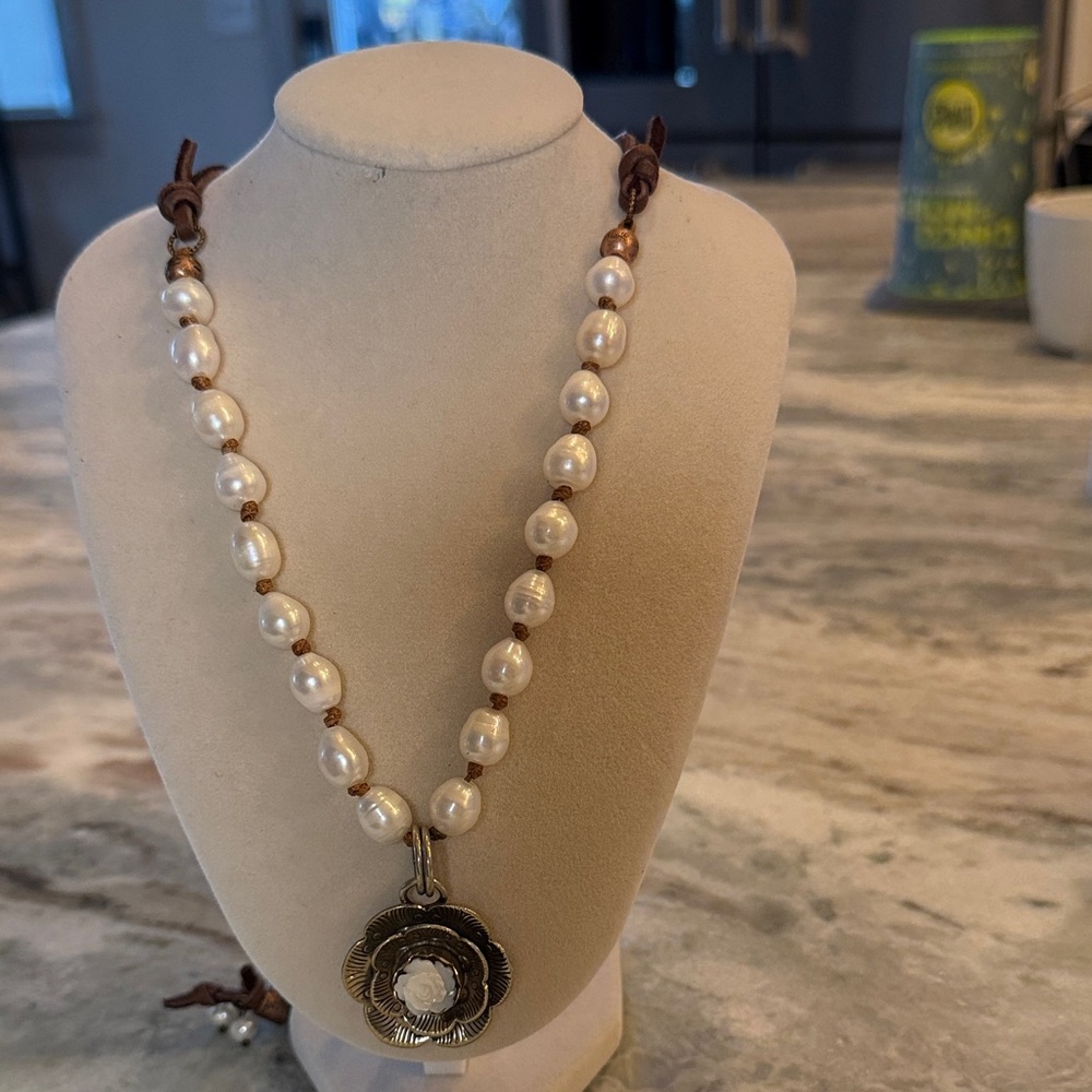 Pearl and Silver Floral Pendant Necklace